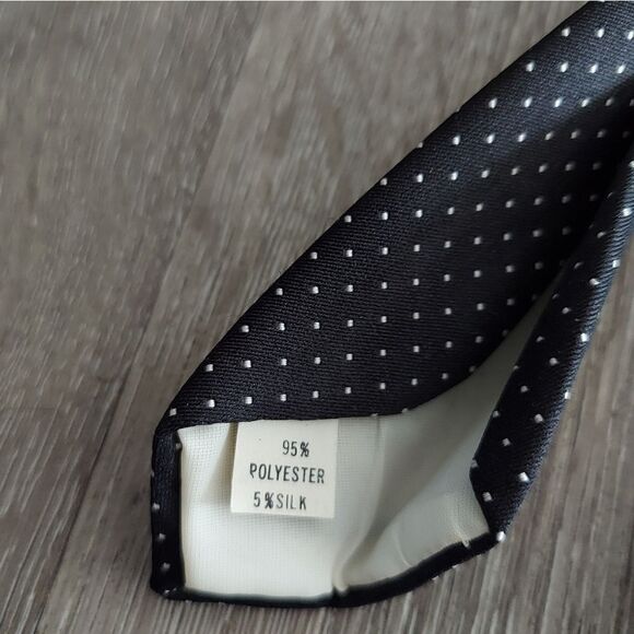 Oscar De La Renta Men’s Necktie Black, White Doted Tie - Picture 4 of 4